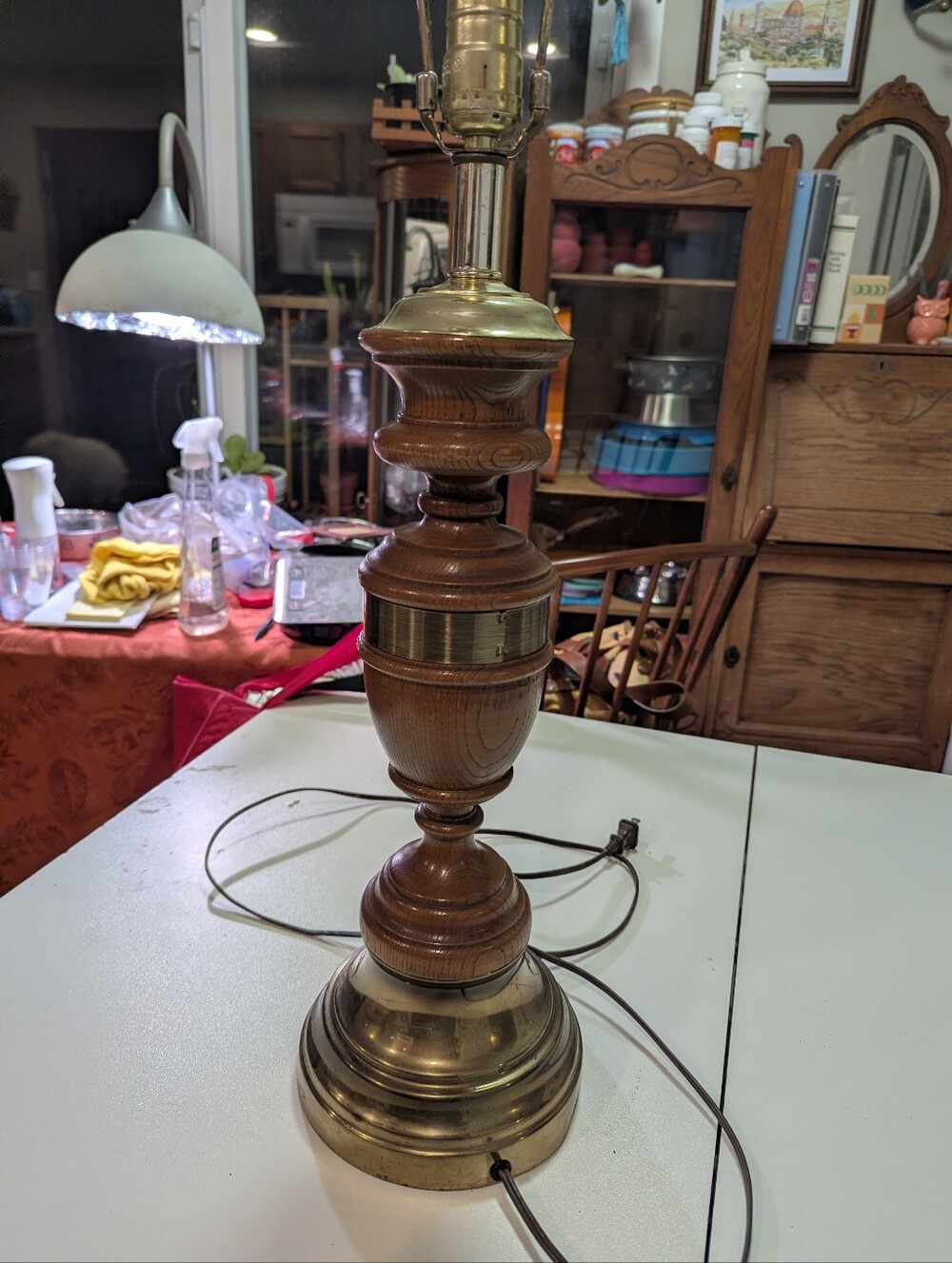 Classic Wood and Brass Table Lamp - Brown & Gold